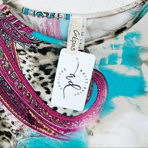 Boutique style Leopard paisley floral sharkbite top - Picture 7 of 8